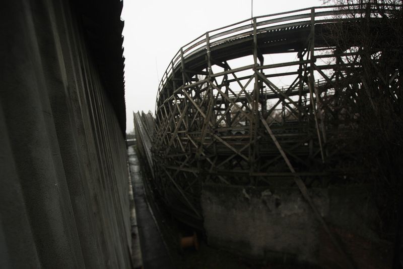 Illustration for article titled Inside the Ghostly Remains of Budapest's Condemned Amusement Park